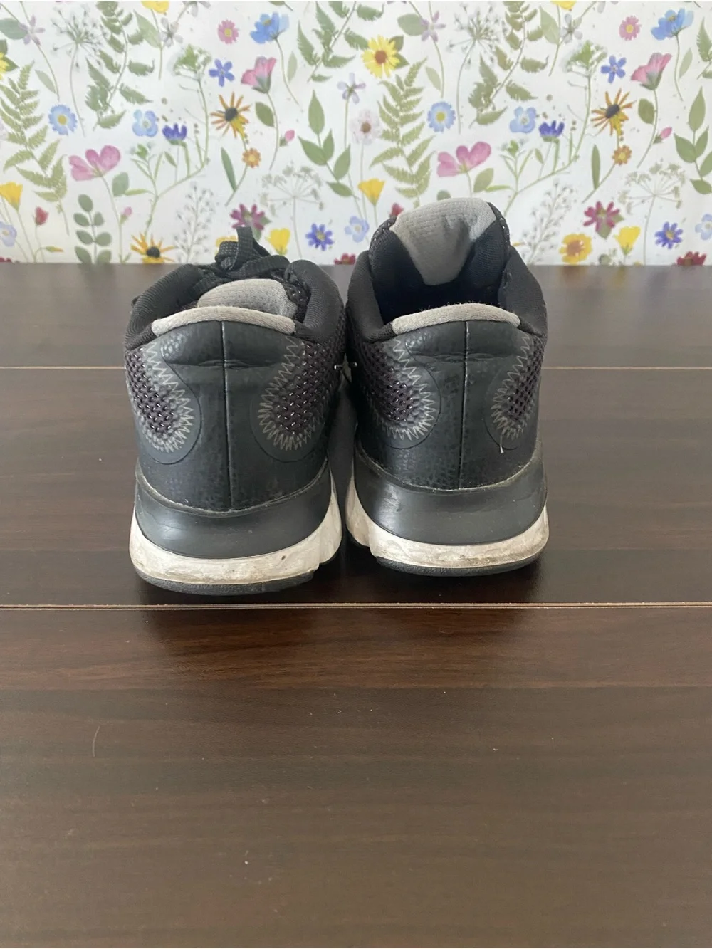 Nike Renew WMN’s Black and White Mesh Running Shoes Size 7.5